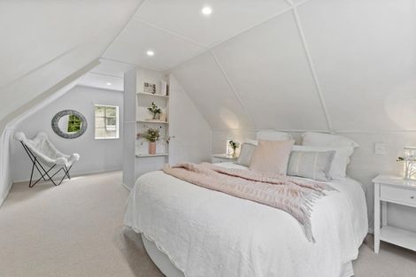 Photo of property in 136 Parkvale Road, Karori, Wellington, 6012