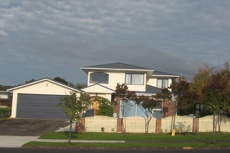 Photo of property in 23 Cascades Road, Pakuranga Heights, Auckland, 2010