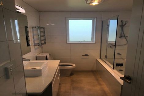 Photo of property in 2 Riroriro Close, Papakura, 2110