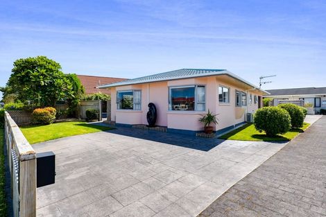 Photo of property in 273/1 Mangorei Road, Merrilands, New Plymouth, 4312