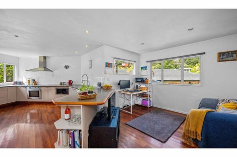 Photo of property in 29 Kate Sheppard Avenue, Torbay, Auckland, 0630