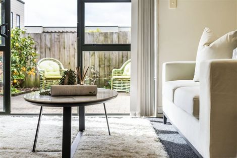 Photo of property in 4/15 Harbour View Road, Te Atatu Peninsula, Auckland, 0610