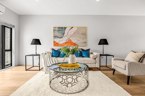 Photo of property in 43 Becker Drive, Weymouth, Auckland, 2103