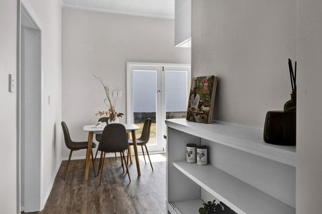 Photo of property in 35 Gladstone Street, Hawera, 4610