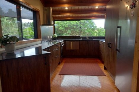 Photo of property in 9 Wairau Road, Oakura, 4314