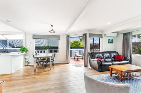 Photo of property in 1/12 Ballini Rise, West Harbour, Auckland, 0618