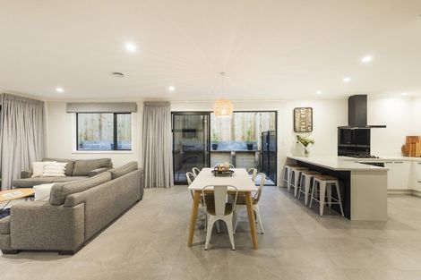 Photo of property in 49 Vaucluse Heights, Fitzherbert, Palmerston North, 4410