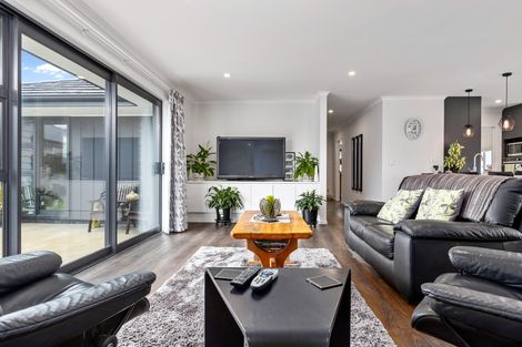 Photo of property in 15 Maple Grove, Kingston, Wellington, 6021