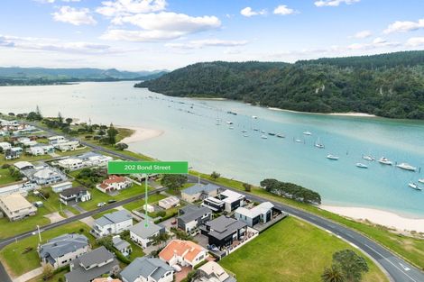 Photo of property in 202 Bond Street, Whangamata, 3620