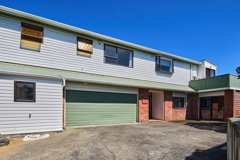 Photo of property in 20 Lyndfield Lane, Newlands, Wellington, 6037