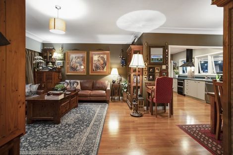 Photo of property in 18 Mountain Road, Mount Wellington, Auckland, 1072