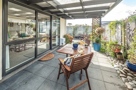 Photo of property in Caversham Park, 2/7 Caversham Road, Westmere, Whanganui, 4501