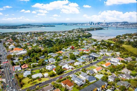 Photo of property in 3/7 Seaview Road, Northcote, Auckland, 0627