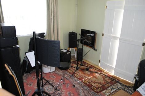 Photo of property in 24 Endeavour Street, Marfell, New Plymouth, 4310