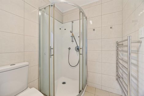 Photo of property in 70 De Quincey Terrace, Highland Park, Auckland, 2010