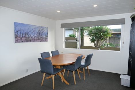 Photo of property in 17a Andrew Street, Waikanae, 5036
