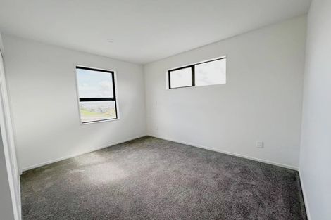 Photo of property in 41b Crestview Rise, Papakura, 2110