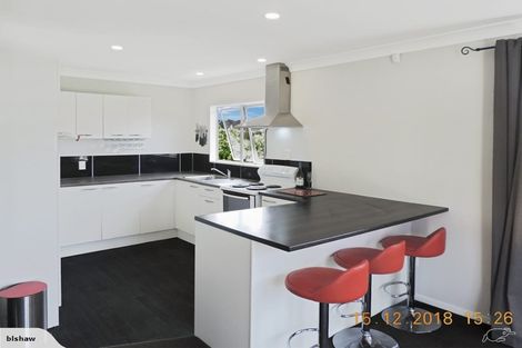 Photo of property in 6 Solea Road, Sunnyvale, Auckland, 0612