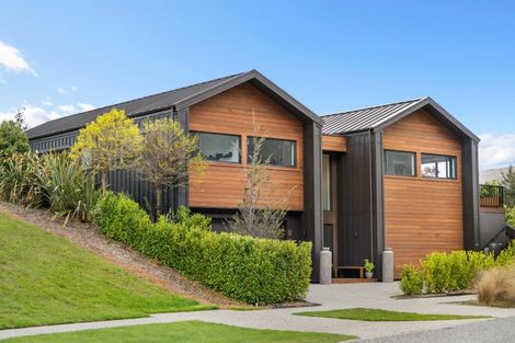 Photo of property in 37 Pendeen Crescent, Jacks Point, Queenstown, 9371
