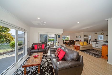 Photo of property in 53 Links Drive, Waiwhakaiho, New Plymouth, 4312