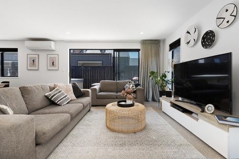 Photo of property in 17 Bale Road, Jacks Point, 9371