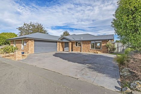 Photo of property in 16 Stanwood Grove, Darfield, 7510