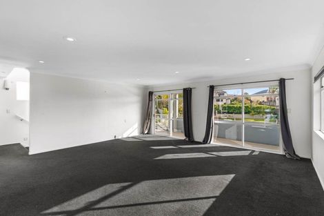 Photo of property in 18 Belleaire Court, West Harbour, Auckland, 0618