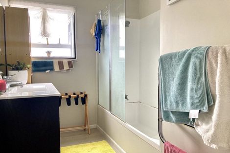 Photo of property in 1/65 Golf Road, New Lynn, Auckland, 0600