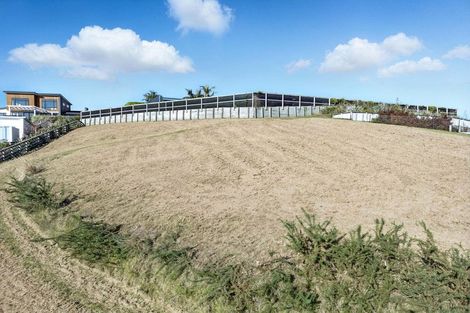 Photo of property in 2 Ranginui Loop Road, Welcome Bay, Tauranga, 3175