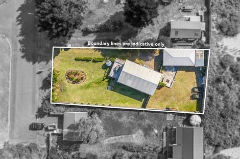 Photo of property in 60 Sarah Street, Waikawa Beach, Levin, 5573