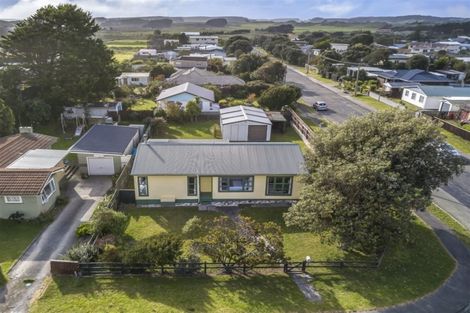 Photo of property in 32 Koromiko Street, Otaki Beach, Otaki, 5512