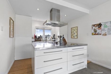 Photo of property in Kingsgate Flats, 10 Austin Street, Mount Victoria, Wellington, 6011