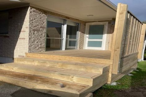 Photo of property in 115 Kemp Road, Massey, Auckland, 0614