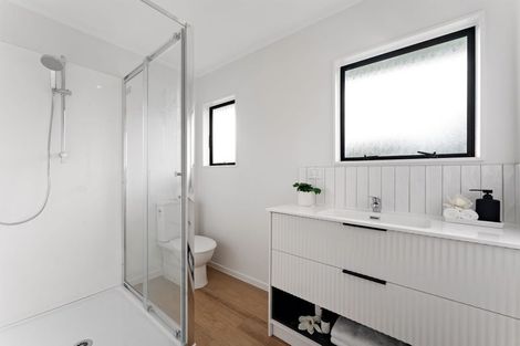 Photo of property in 2/7 Rewarewa Road, Te Atatu Peninsula, Auckland, 0610