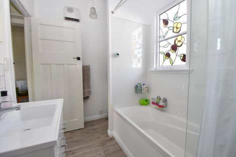 Photo of property in 10 Wyndham Street, Carterton, 5713