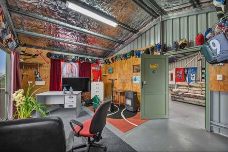 Photo of property in 111 Pioneer Road, Moturoa, New Plymouth, 4310