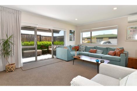 Photo of property in 2/54 Lakeside Drive, Orewa, 0931
