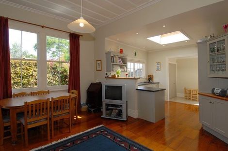 Photo of property in 2/21 Cowper Street, Devonport, Auckland, 0624