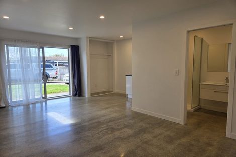 Photo of property in 32 Roberts Road, Te Atatu South, Auckland, 0610