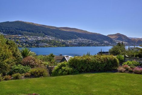 Photo of property in 71 Cedar Drive, Kelvin Heights, Queenstown, 9300