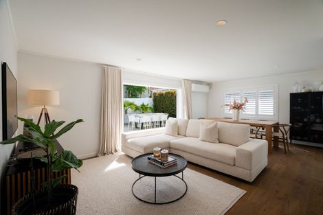 Photo of property in 2/6 Marsh Avenue, Forrest Hill, Auckland, 0620