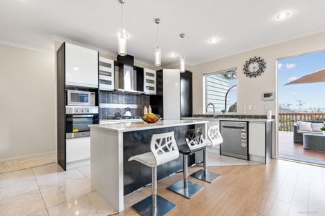 Photo of property in 20 Ravello Rise, Flat Bush, Auckland, 2019