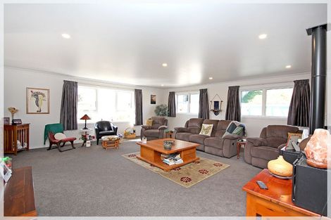 Photo of property in 12 Malthus Place, Foxton Beach, Foxton, 4815