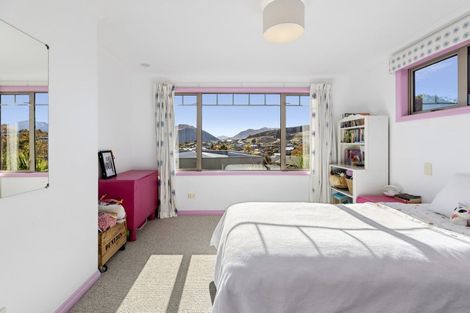 Photo of property in 100 Kings Drive, Wanaka, 9305