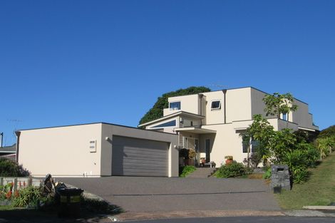 Photo of property in 17 Sykes Avenue, Hatfields Beach, Orewa, 0931