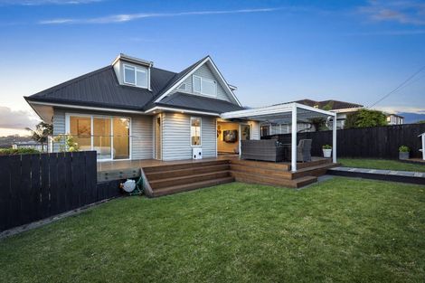 Photo of property in 904 East Coast Road, Northcross, Auckland, 0630