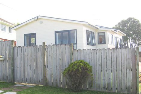 Photo of property in 2/924 East Coast Road, Northcross, Auckland, 0630