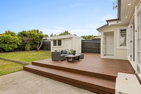 Photo of property in 6 Riverlaw Terrace, Saint Martins, Christchurch, 8022