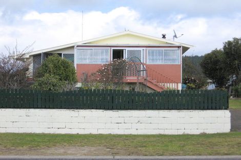 Photo of property in 109 Ocean Road, Whangamata, 3620