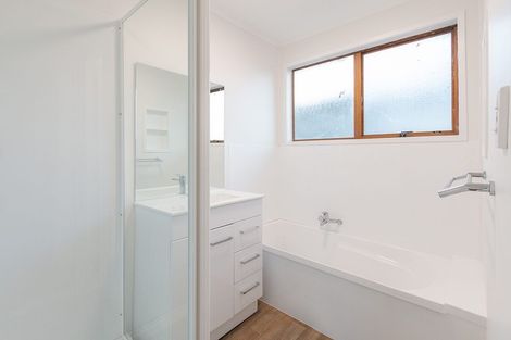 Photo of property in 70 Solar Road, Glen Eden, Auckland, 0602